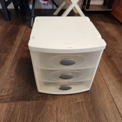 Sterilite Small 3-Drawer Countertop Storage Unit in white with clear/translucent plastic drawers, clean great condition, 8l9"×10"×9"(H)