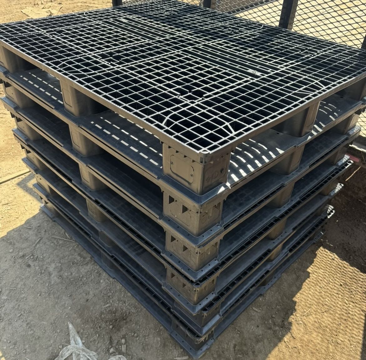 Heavy Duty Plastic Pallets 40x48