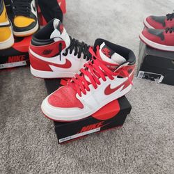 Jordan 1 Retro Size 7Y Red White Black