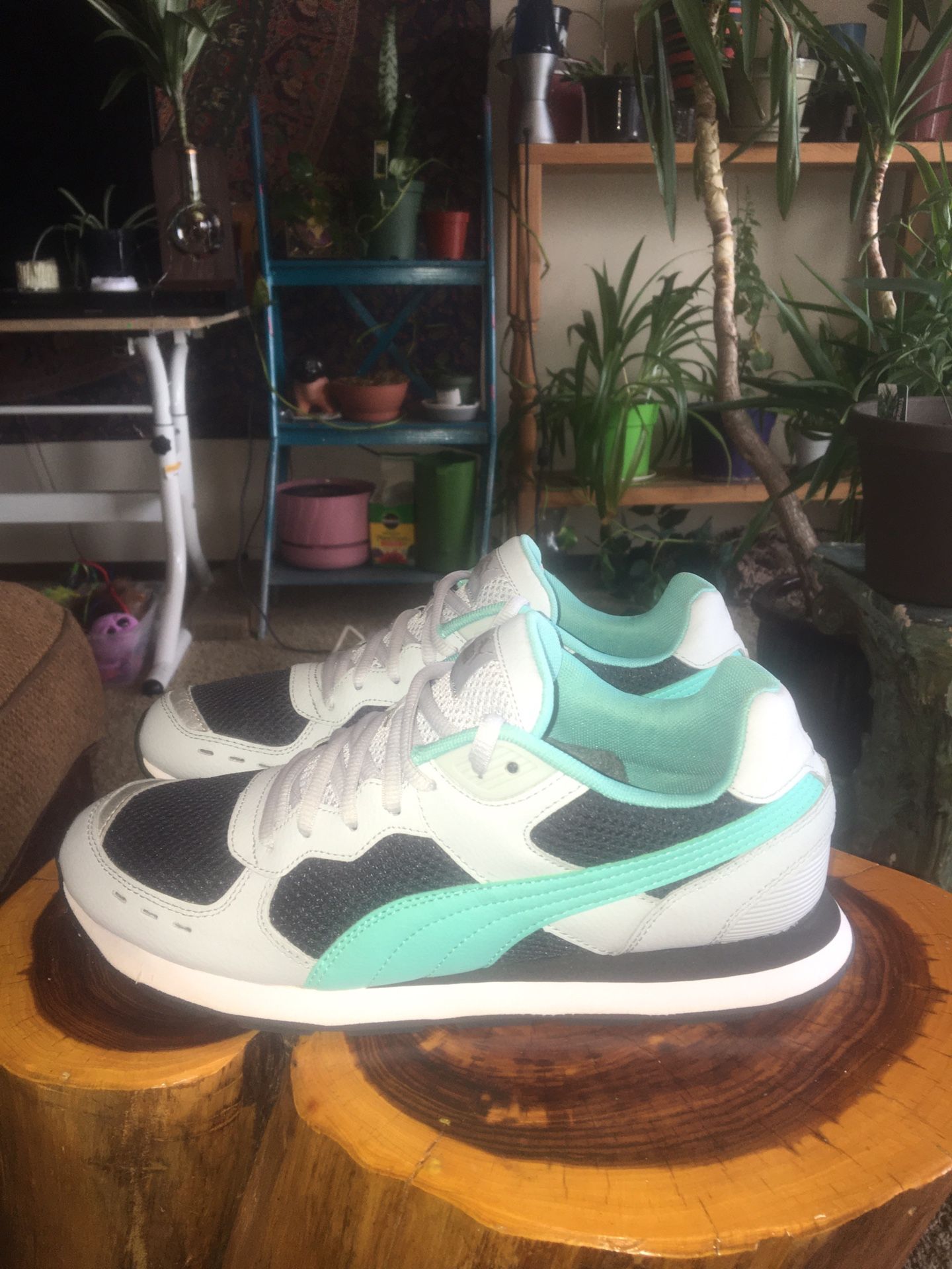 Puma Mens Size 8 Just Like New! Very Lightweight And Comfortable Shoe!