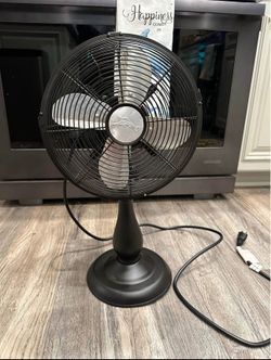 DecoBREEZE Oscillating Table Fan - 3-Speed Portable Fan - Black - Tommy Bahama - LIKE BRAND NEW!!