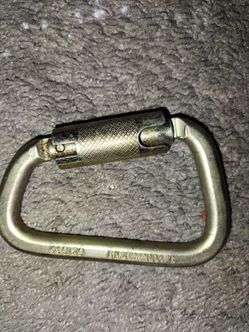 Heavy duty carabiner for repelling