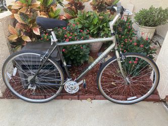 1998 Raleigh C200 21-speed Cross Sport Bicycle! Oversized aluminum frame. $150, originally purchased for $400. 🚴♂️