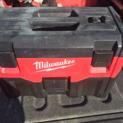 Milwaukee M18 Vacuum