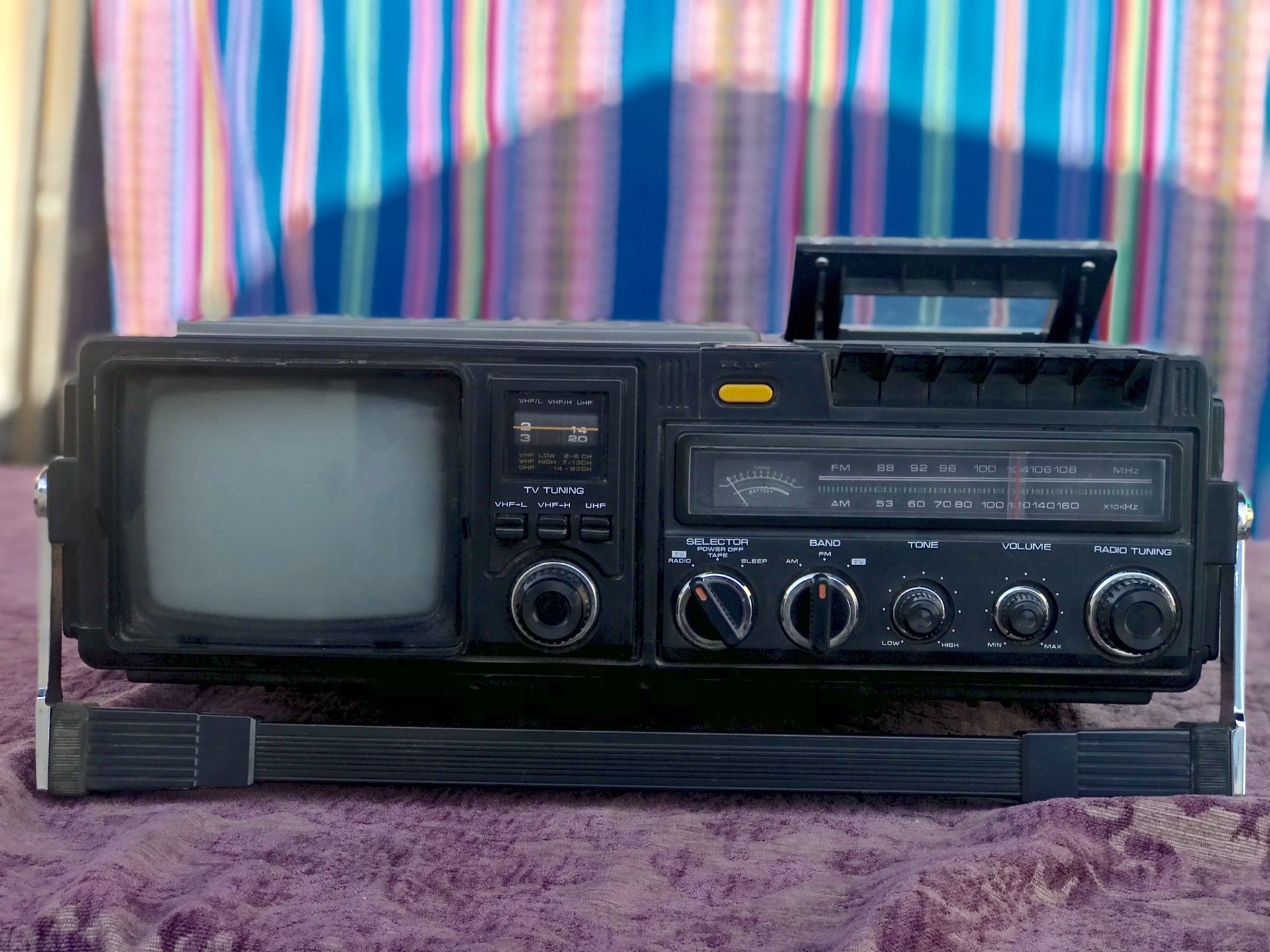 Vintage 1981 Portable 5”inch TV RADIO CASSETTE RECORDER Earthquake