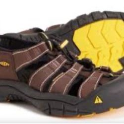 KEEN HIKING SHOES