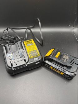 DeWalt DCB107 12v/20v Charger and  20v Lithium Ion Battery Combo