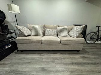 Artisan Couch with Pillows