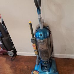 Eureka Uno Heavy-Duty Wide Track Bagless Vacuum with Telescoping Handle and all original attachments


