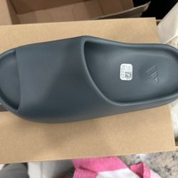 YZY slide Size 12 - New