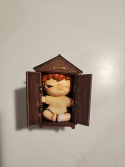Hirono shelter figure mantel clock