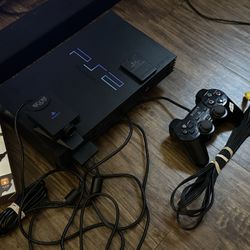 PlayStation 2 large model SCPH-39001 fully tested & works W/accessories