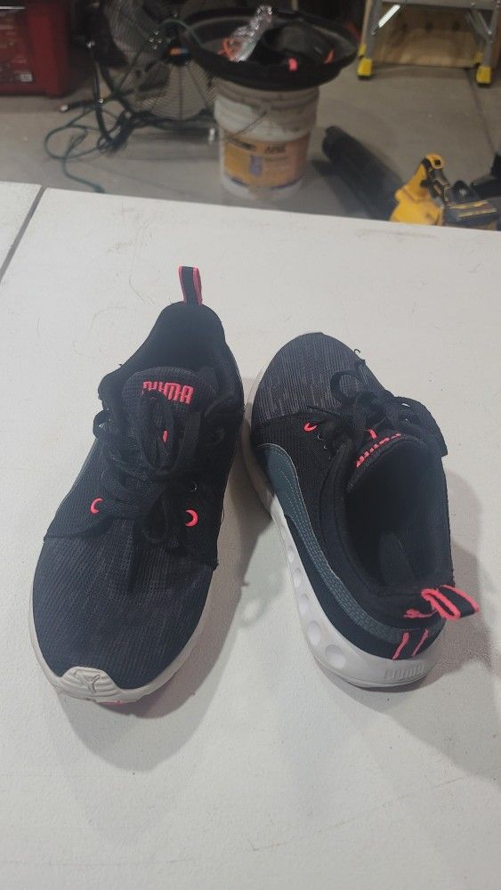 Women's Puma Shoes Size 7.5
