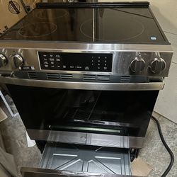 Brand New G E Profile Slide In Induction With Convection Oven 