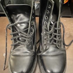 Dr. Marten Leather Boot 