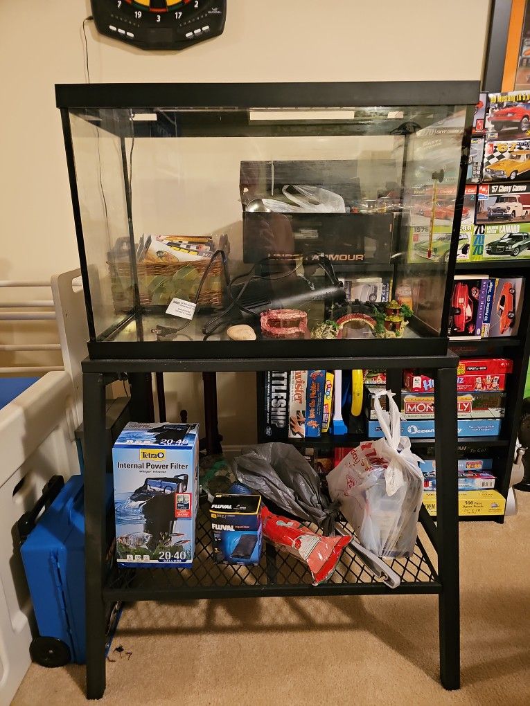20 Gallon Fish Tank With Accessories 