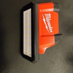 Milwaukee M12  Flood Light With USB Charger 