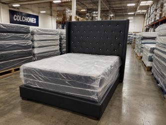 Bed frame Black full and full matteess  new
