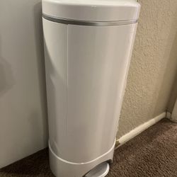 Munchkin Step Diaper Pail
