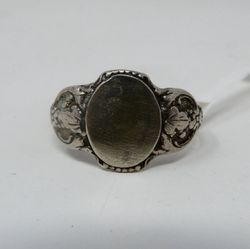 .925 Sterling Silver Ring With Engraved Design