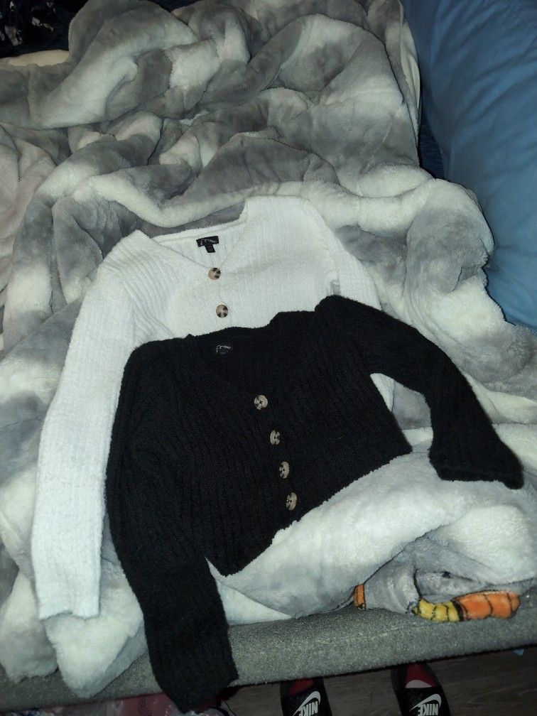 Cute Sweaters Black And White.