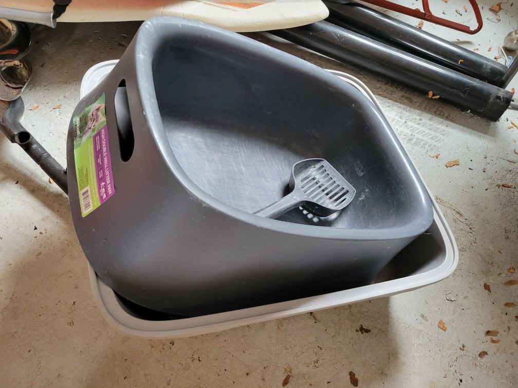 Litter Pan X 2 With One Scoop