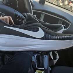 Nike Revolution 8 EasyOn Running Shoe - Men's Brand New Size 10 No Box VERY FIRM PRICE