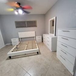 Bedroom Set *** Sold Separately Too ****** Juego De Cuarto **** Se Puede Vender Por Separado 