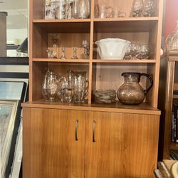 Cabinet/Shelf (Great Condition)
