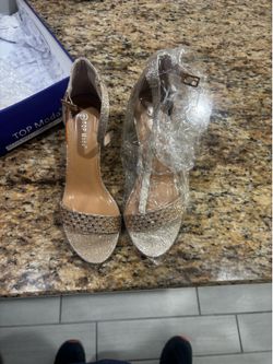 New champagne colored heels are size 9 top MOTOR