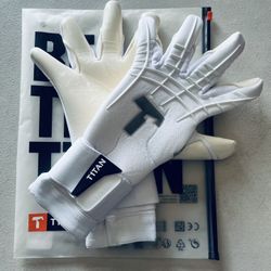 Titan ,WHITE BEAST 3.0  Gloves Size 8 