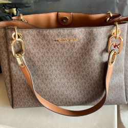 Michael Kors Shoulder Bag (authentic)