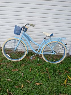 Huffy Nel Lusso Woman’s Cruiser bike
