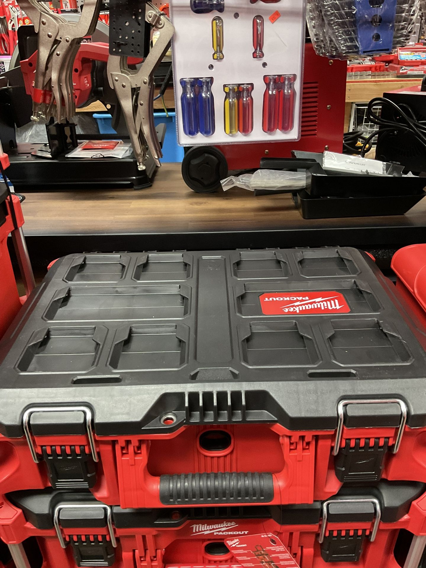 Milwaukee PACKOUT 22 in. Medium Red Tool Box