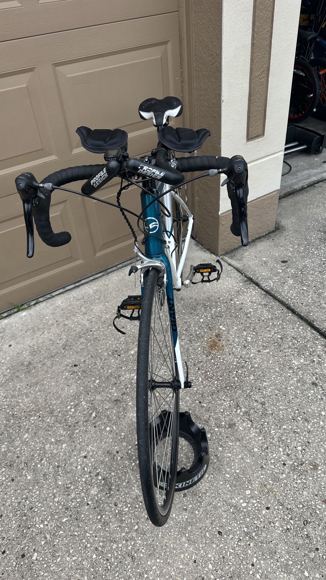 Giant Avail 3 Road Bike Aluminum Frame Shimano Sora Gears 21 Speed Crank Set Bicycle Man Woman Boy Girl exercise Outdoor Fun