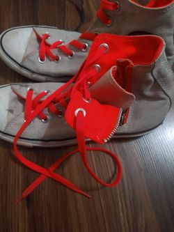 Converse Size 6.5 Women. Like New