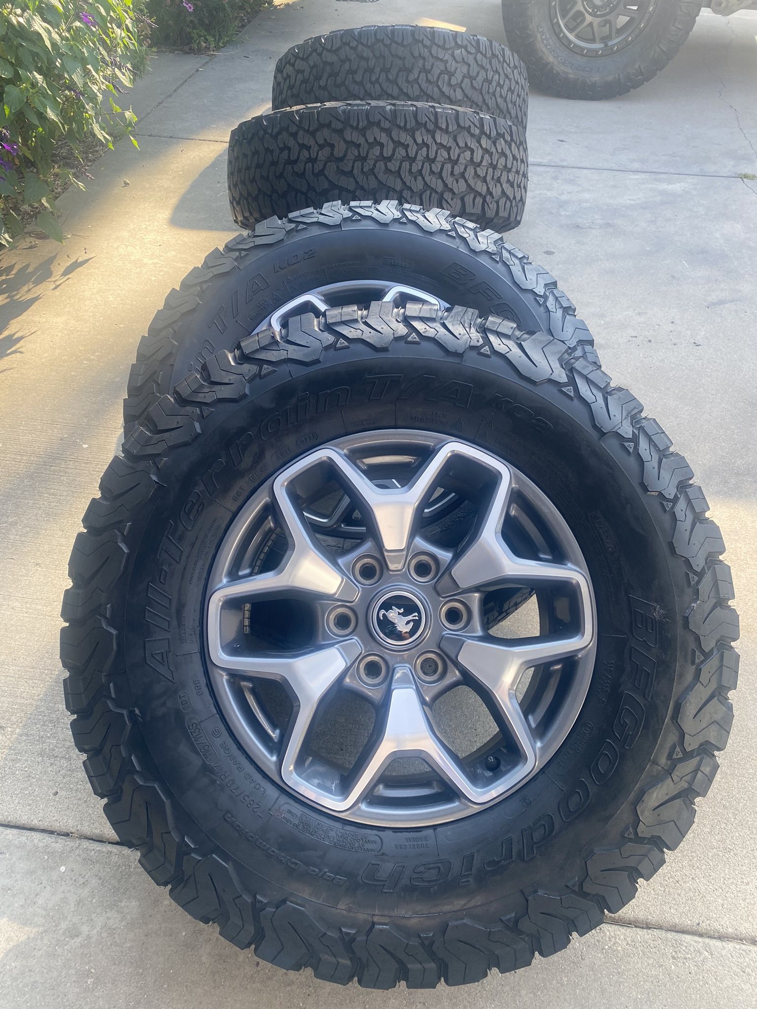 Bronco Badlands Factory Wheels And Tires (5)