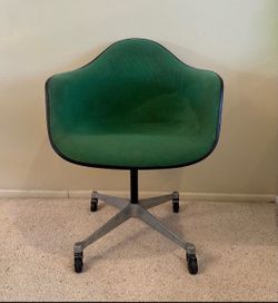Vintage 1977 Herman Miller Eames Fiberglass Green Chair Fabric Office Armchair Rolling Swivel Castor