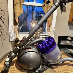 Dyson DC 39 Vacuum 