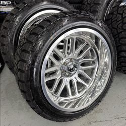 NEW 22x12 fuel polished wheels wrapped in 33x12.50r22 lancaster tires