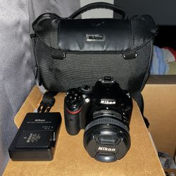 Nikon D5200 Barley Used
