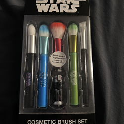 STAR WARS Cosmetic Brush Set of 5 Darth Vader's Lightsaber Light-up Powder Brush
