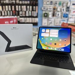 iPad Pro 6th Gen WiFi + Cellular unlocked 1TB with Apple Magic keyboard free pen