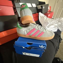ADIDAS.  Gazelle