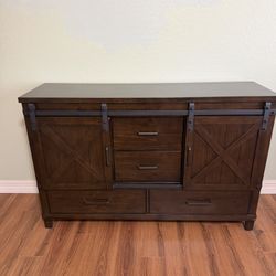 Dresser And Nightstands