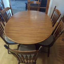 Kitchen Table w/Leaf & 6 chairs
