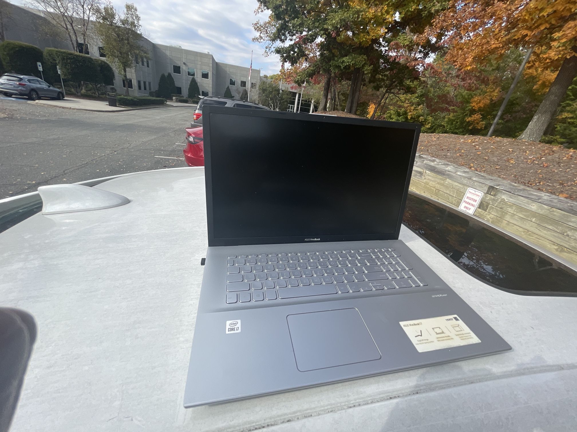 Asus Vivobook 17 - With Bluetooth Mouse