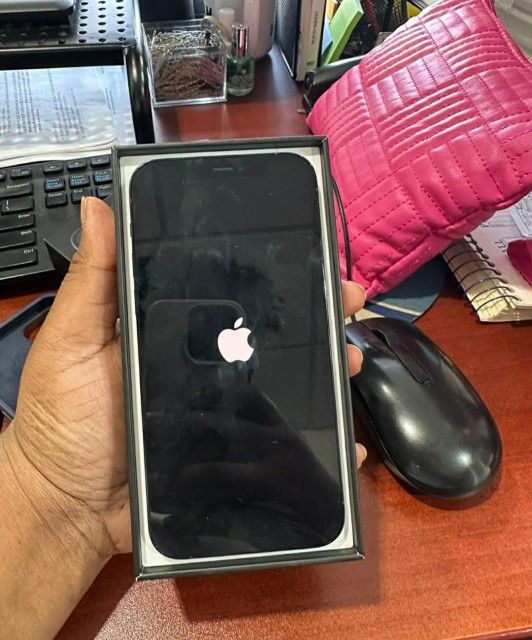 Apple iPhone 11 64gb Unlocked. Pay 25 Today, Rest Later In Payments