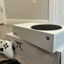 Xbox Series S White 512GB, New Controller And Original Box 