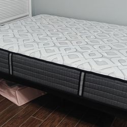 Queen Adjustable Bed with Mattress